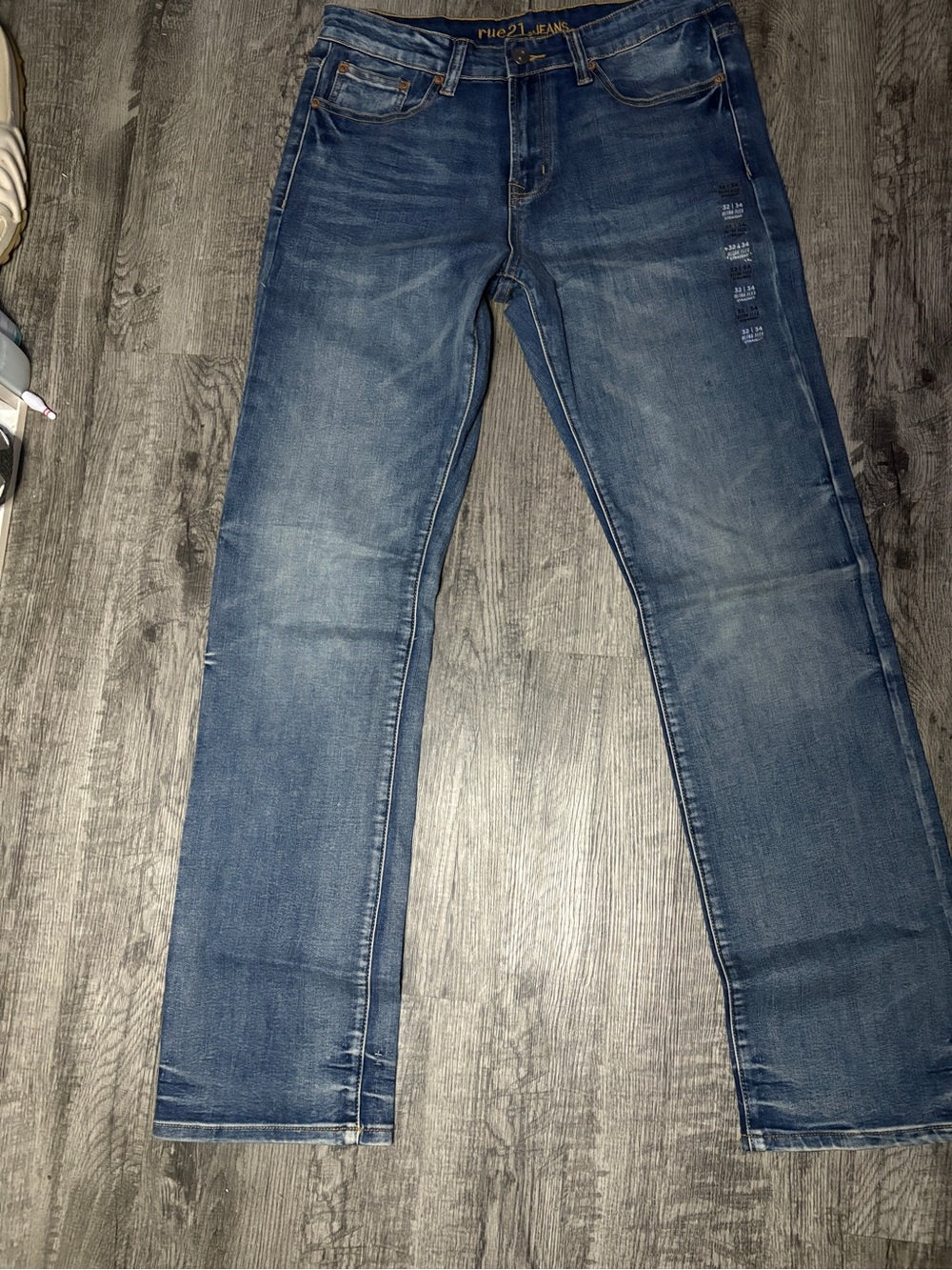 Rue21 Men’s  Straight Leg Jeans in Blue Wash